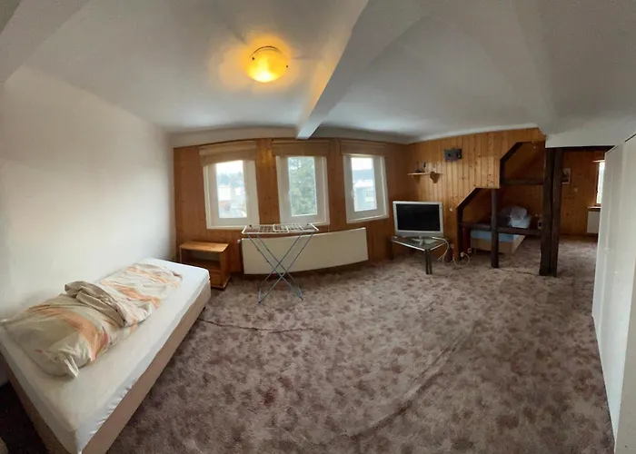 Monteurunterkunft Haus Gellert דירה *