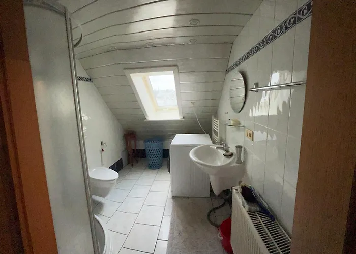 Monteurunterkunft Haus Gellert דירה *